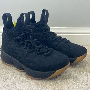 Youth Lebron 17 like new